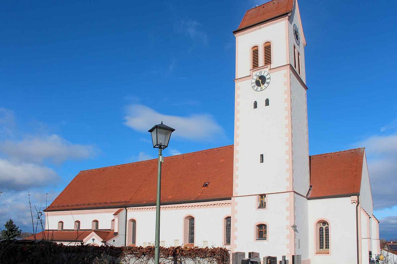 Die Pfarrkirche St. Martin in Oberpöring. (Bild: Gottfried Rehm)
